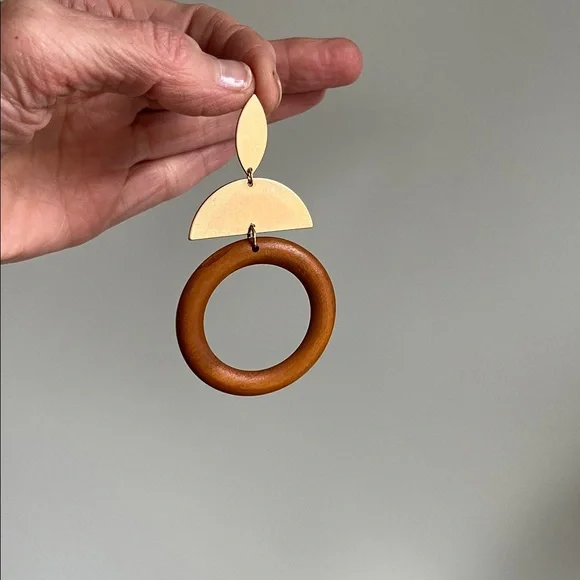 Soft Surroundings Gold tone and Wood Geometric Earrings - Picture 5 of 7